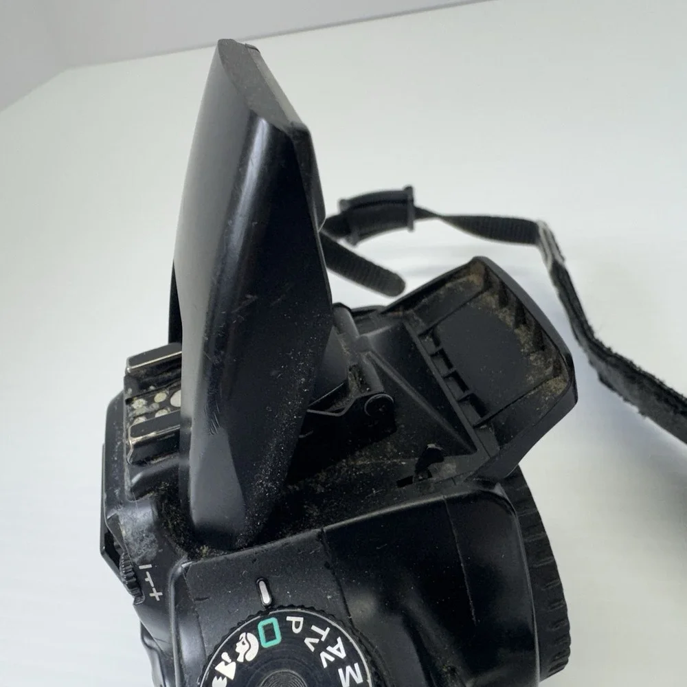 Canon EOS Rebel XTi Camera Body FOR PARTS OR REAPIR ONLY